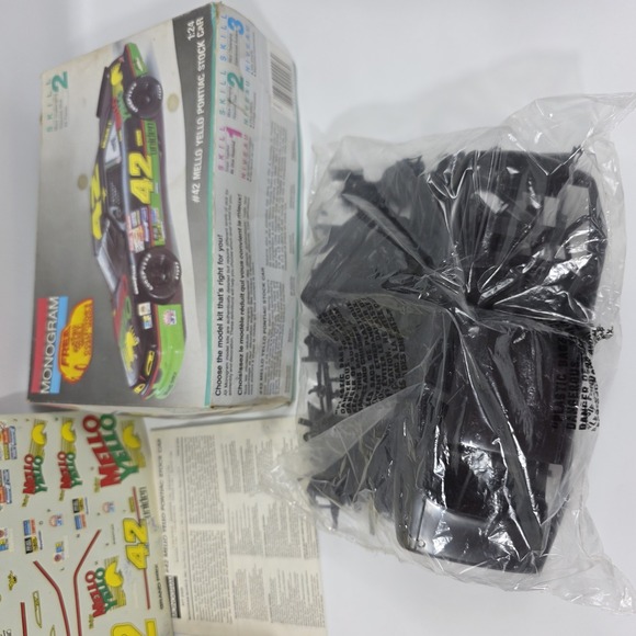 Monogram Model 2428 Kyle Petty Nascar Mellow Yellow Stock Car  1:24 Sealed 1991 - Picture 10 of 11
